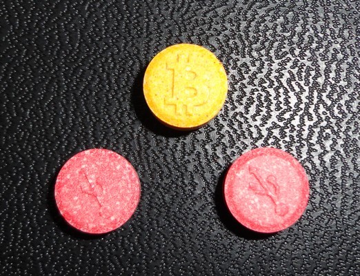 Ecstasy-MDMA, effets, risques, témoignages — PsychoWiki, le wiki de  Psychoactif